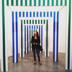 Convergenze e parallele (Daniel Buren, Le Carrè Eclatè)