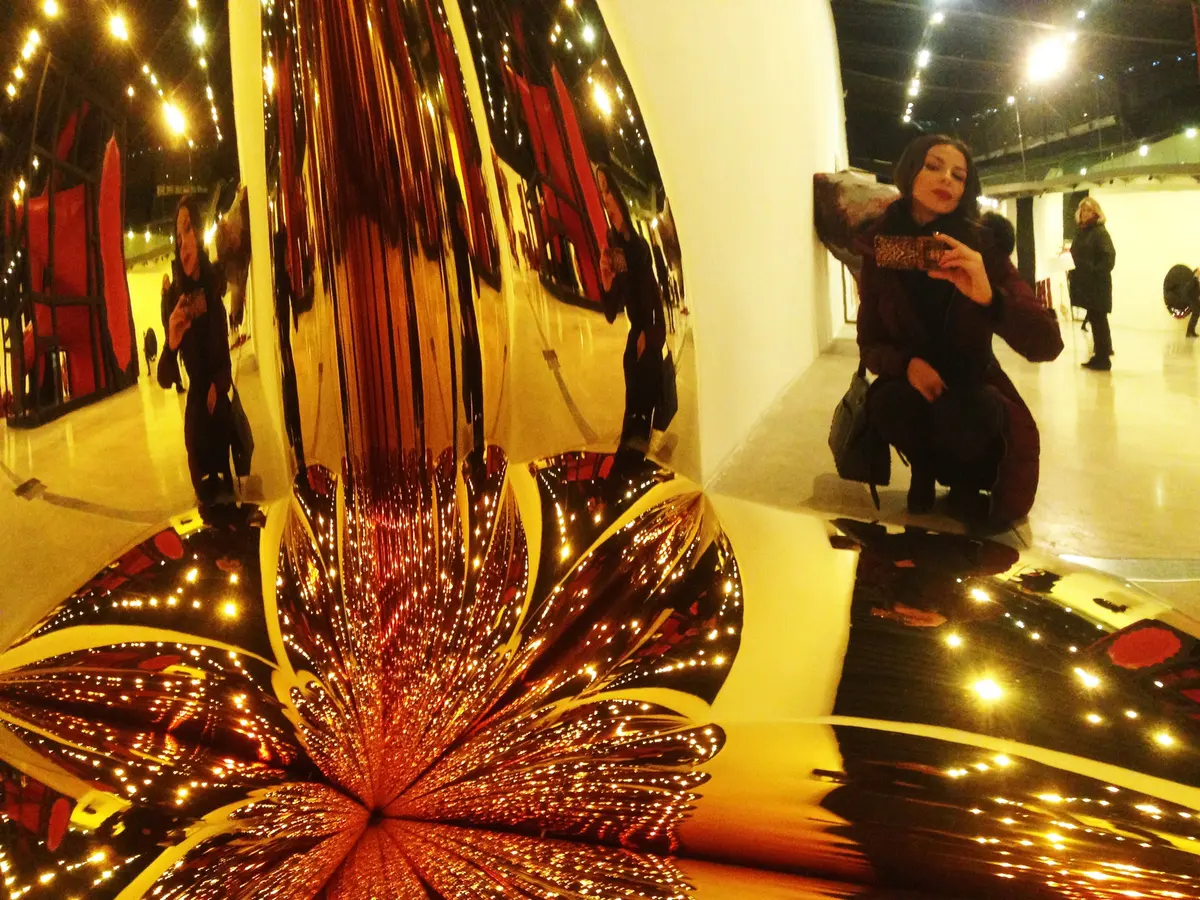 Anish Kapoor, Corner Disappearing into Itself — #SelfieadArte di Clelia Patella