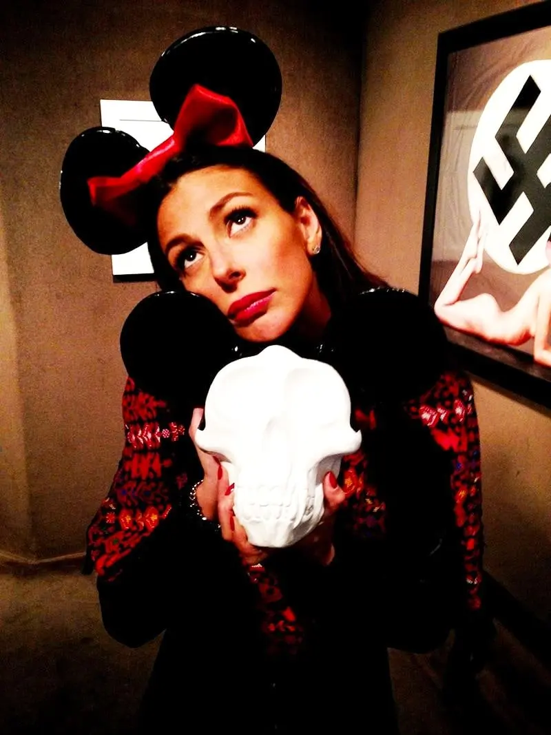 Alice Olimpia Attanasio, Mickey Mouse Skull — #SelfieadArte di Clelia Patella