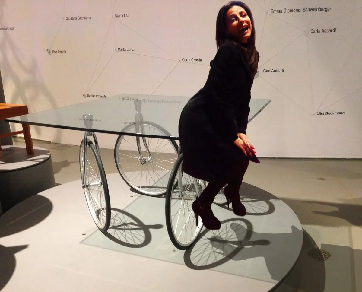 Gae Aulenti, Tour — #SelfieadArte di Clelia Patella