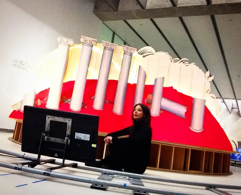 Adelina Hurni-Bay, La Luna in Folle — #SelfieadArte di Clelia Patella