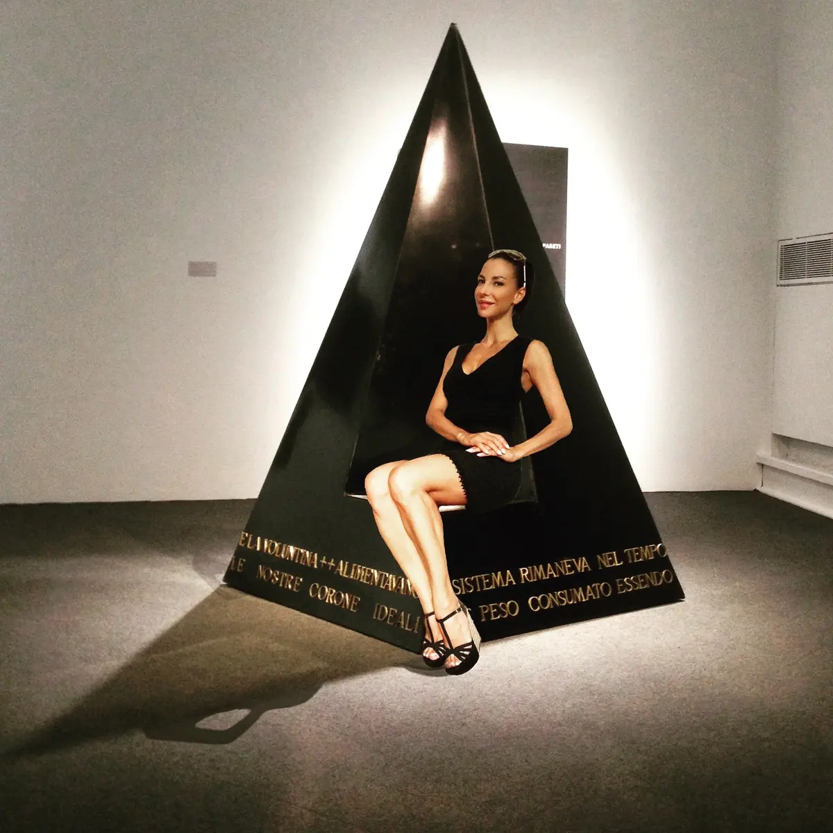 Vincenzo Agnetti & Paolo Scheggi - Trono — #SelfieadArte di Clelia Patella