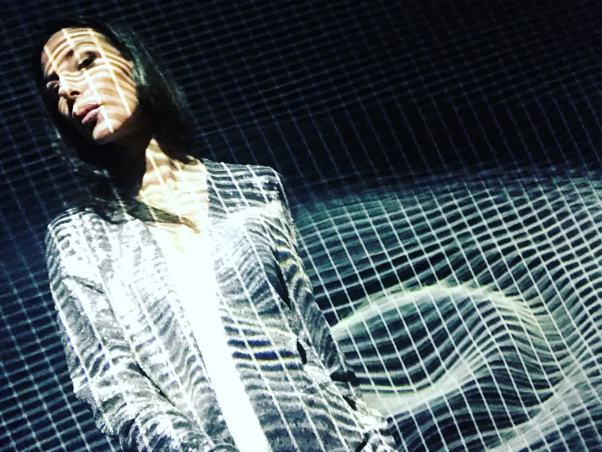 Curvare lo spaziotempo - installazione interattiva INFN — #SelfieadArte di Clelia Patella