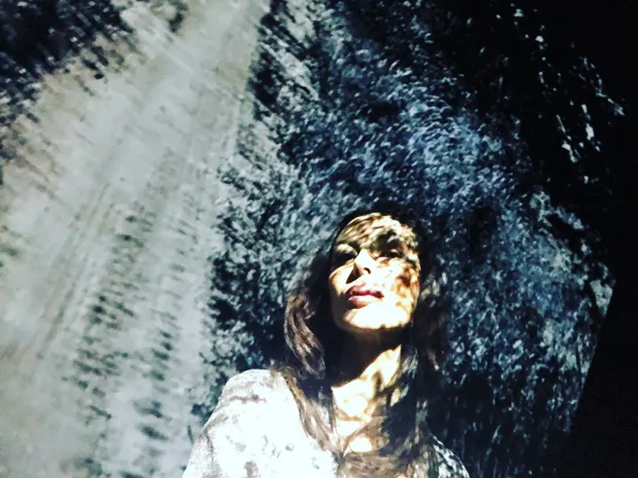Deflessione della luce - INFN — #SelfieadArte di Clelia Patella