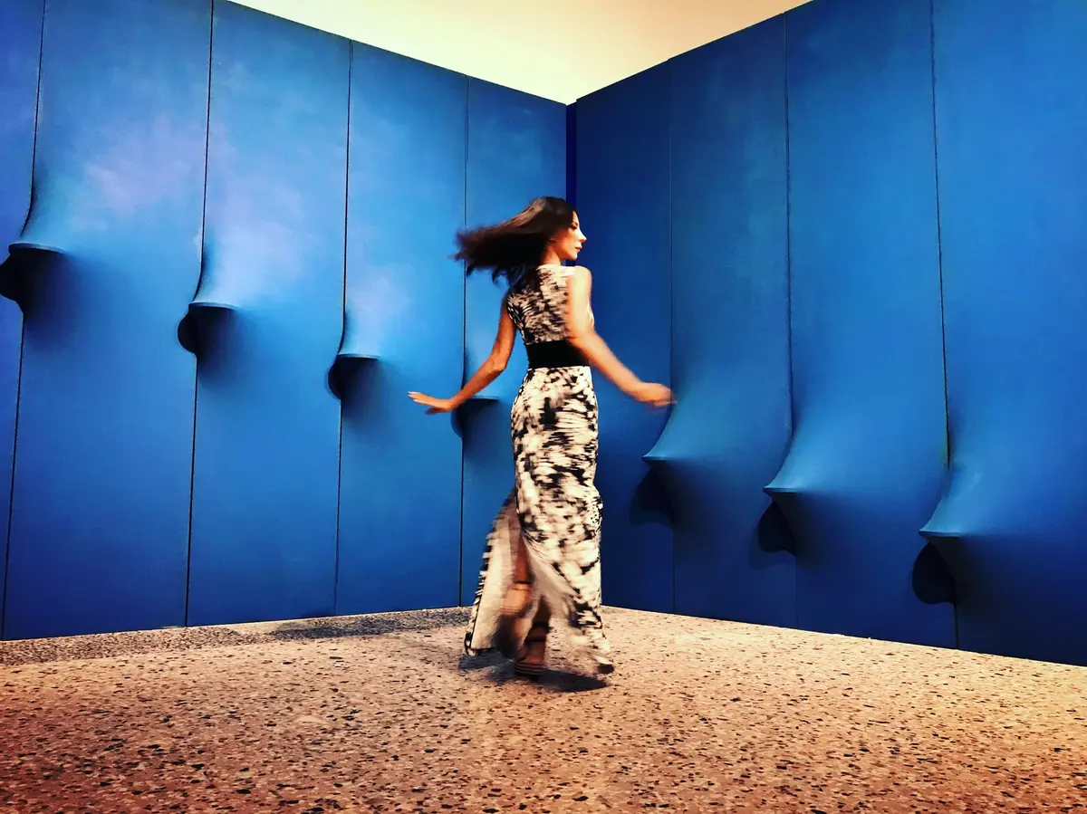 Agostino Bonalumi Blu abitabile, 1967 — #SelfieadArte di Clelia Patella