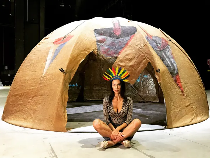 Mario Merz - Tenda di Gheddafi, 1981 Igloos Pirelli Hangar Bicocca — #SelfieadArte di Clelia Patella