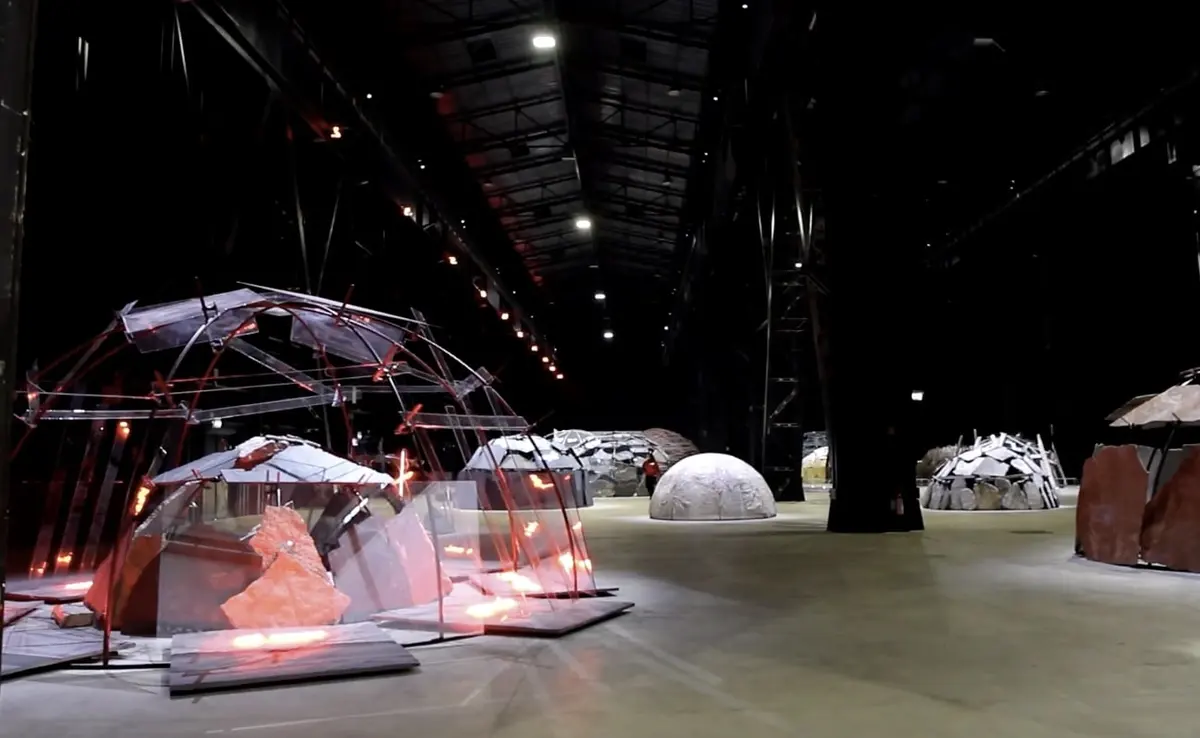 Gli "Igloos" di Mario Merz all'Hangar Bicocca.