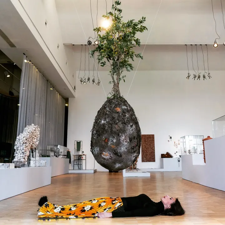 Anna Citelli e Raoul Bretzel - Capsula Mundi — #SelfieadArte di Clelia Patella