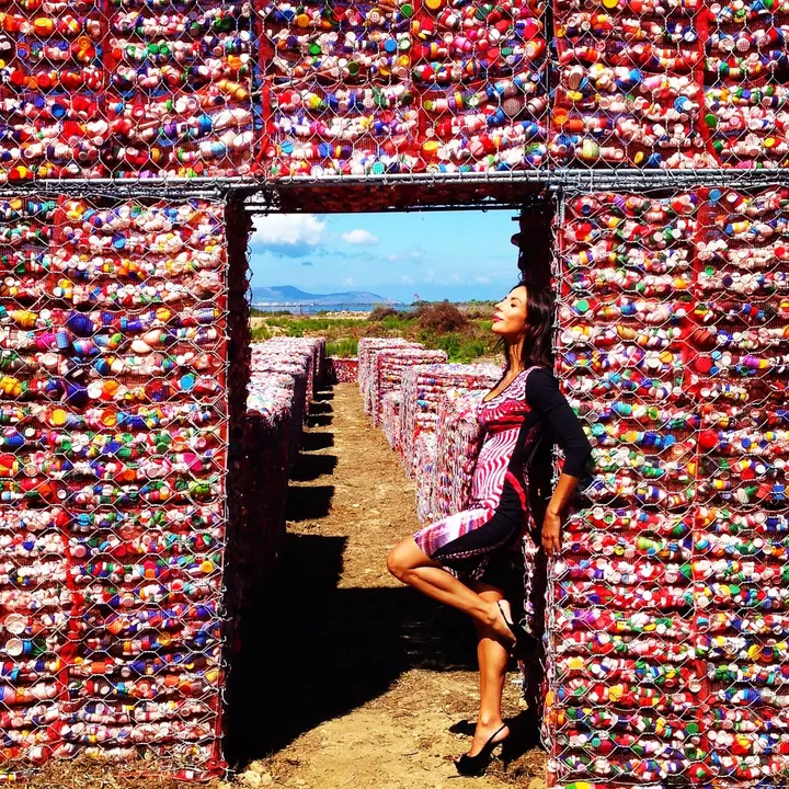 Maria Cristina Finucci, Help - l’età della plastica — #SelfieadArte di Clelia Patella