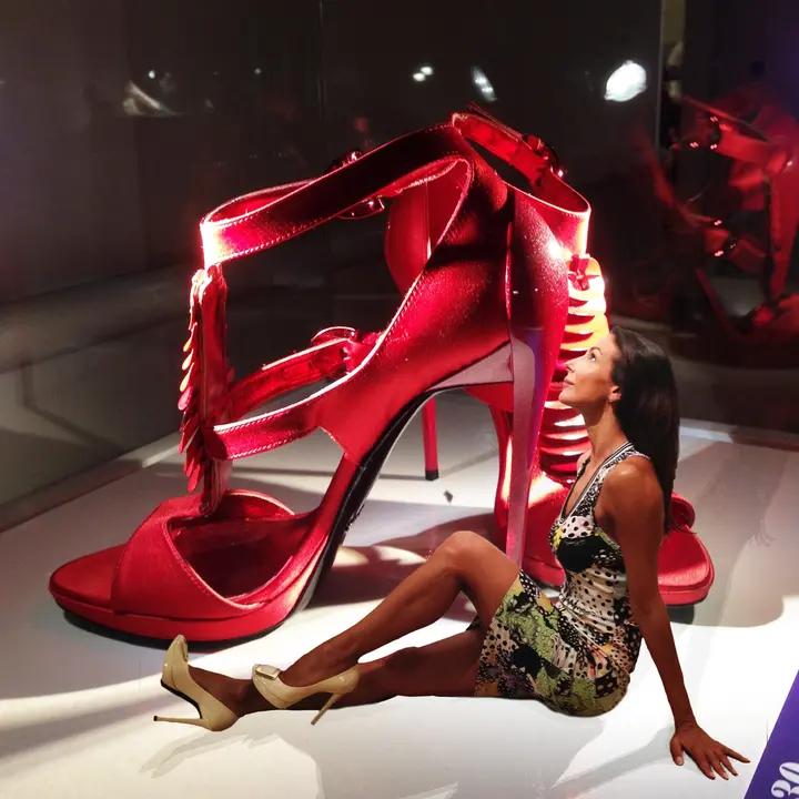 Fabi, Ankle Strap — #SelfieadArte di Clelia Patella